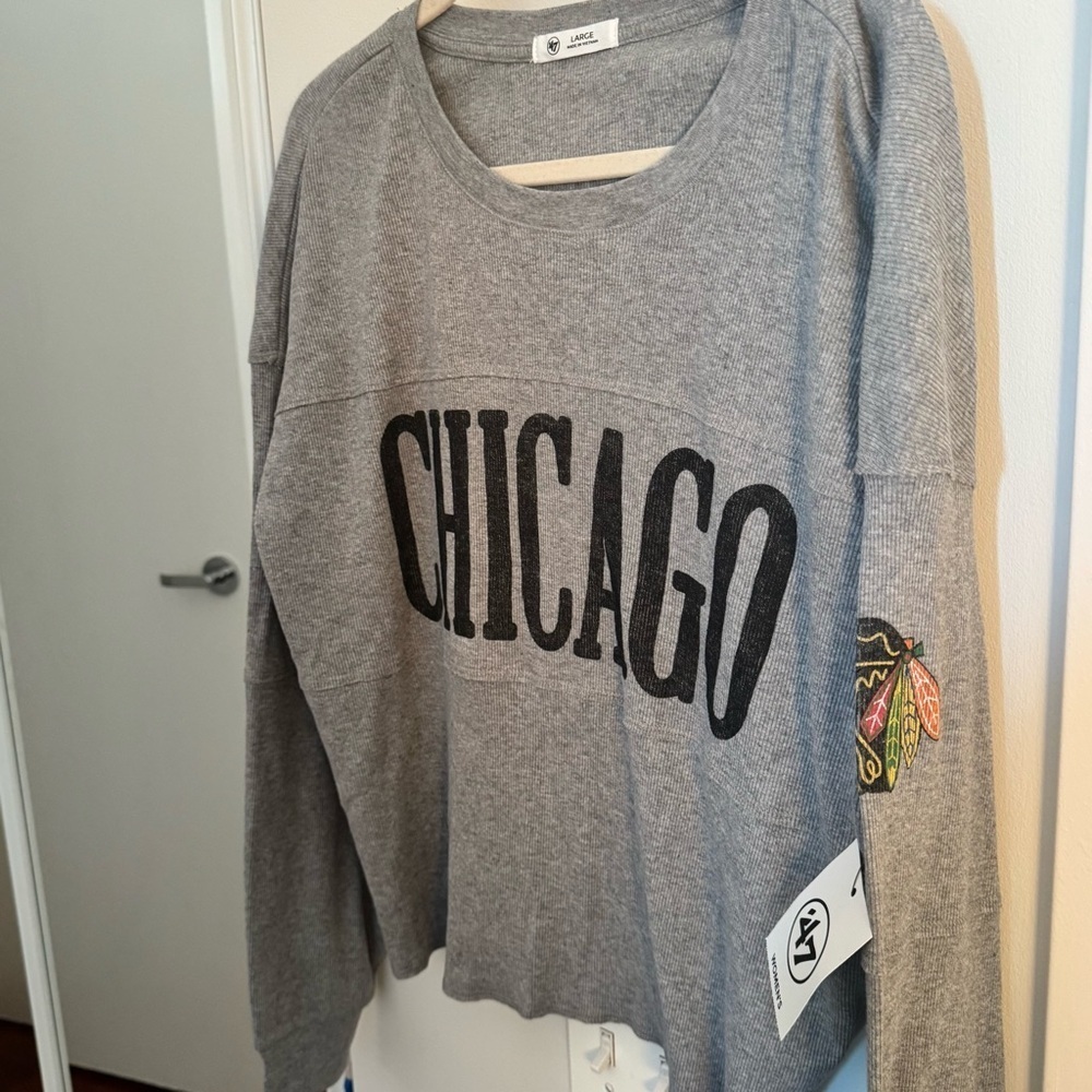 47 BRAND Chicago blackhawks grey ribbed Henley logo shirt NWT - Picture 3 of 3